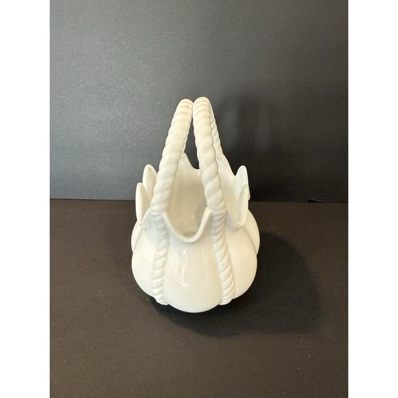 Maryland China White Porcelain Rope Handle Basket Vase Scalloped Edge Taiwan - Picture 2 of 7